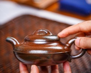 獨(dú)家首發(fā)，品名：線圓。泥料：極品紫泥（