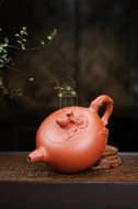 《壽桃》宜興紫砂壺助理工藝美術師手工刻繪紅皮龍泡茶壺具